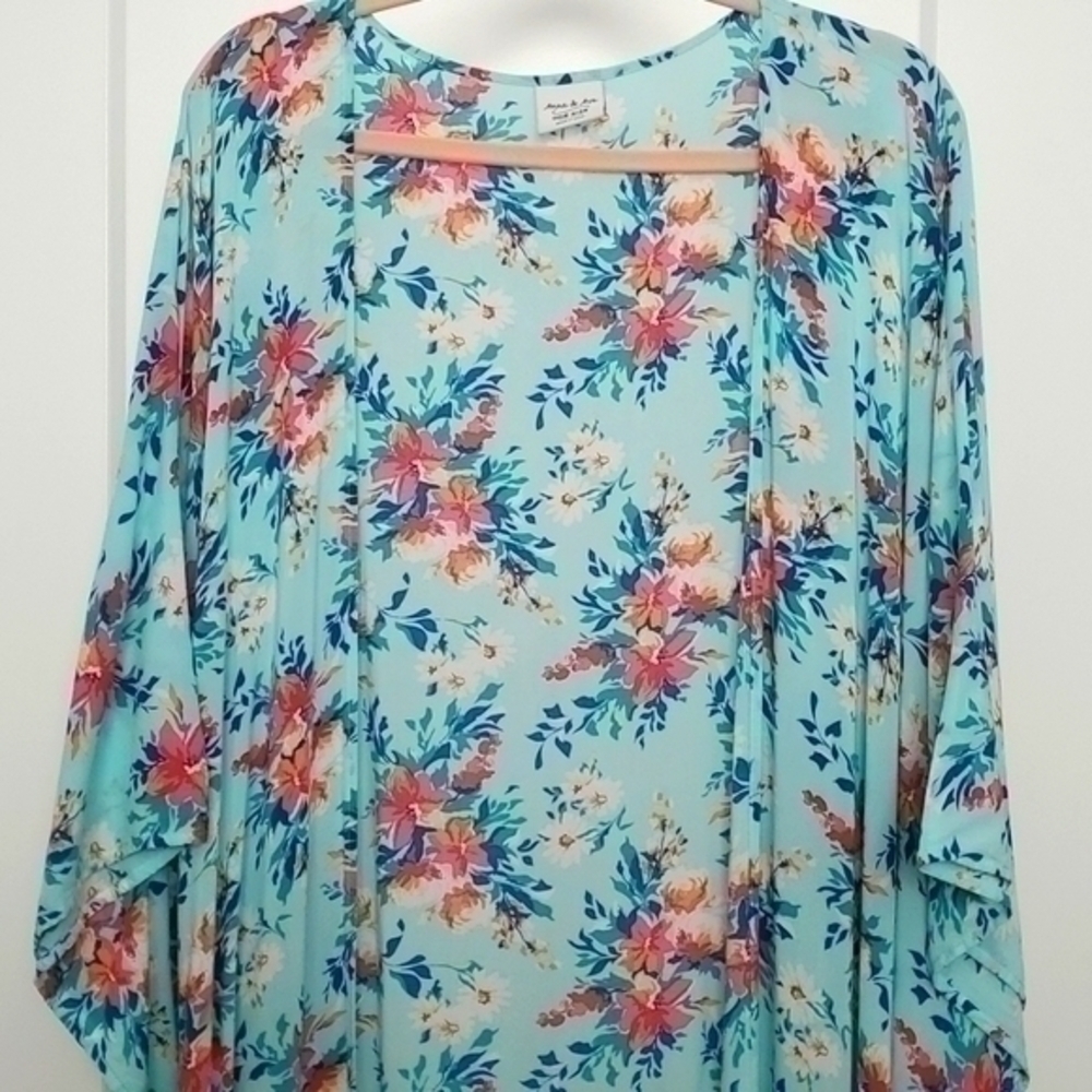 Anna and Ava light turquoise floral kimono style top/coverup One size NWOT